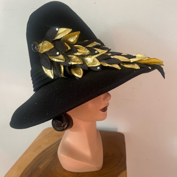 BELLINI ORIGINALS Accessories - DEADSTOCK 90’s Vintage Black Wool Felt Fedora Gold Leaf Rhinestones Women's Hat